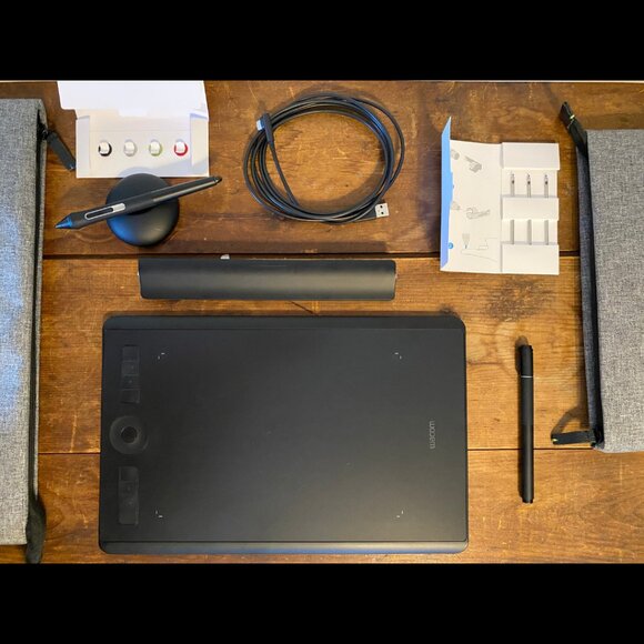 Wacom Intuos Pro Paper Edition digital graphic drawing tablet and case Medium - Picture 10 of 16